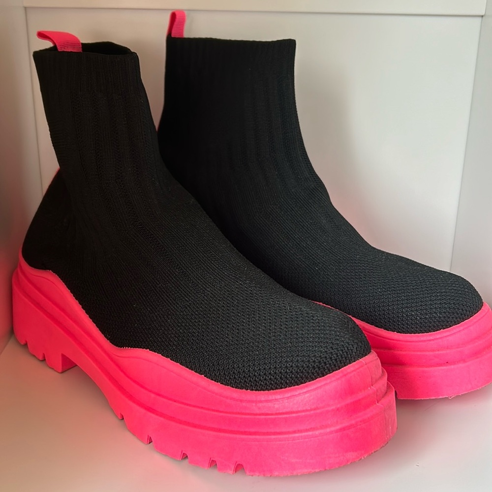 Mata Black & Pink sock boot